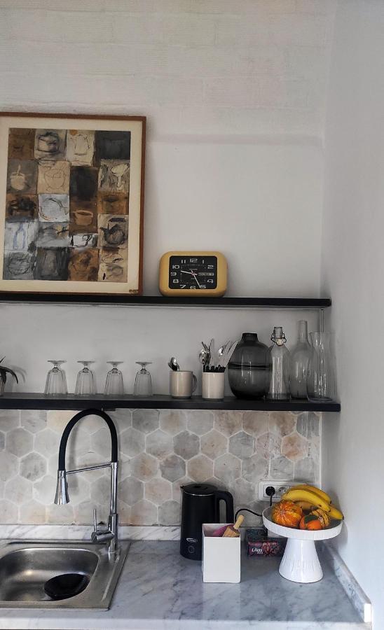 Lella Zohra, Studio Avec Piscine A Sidi Bou Said Bed & Breakfast Exterior foto